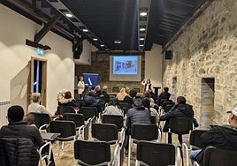 Acto de acogida llevado a cabo en el Palaco Basazabal.