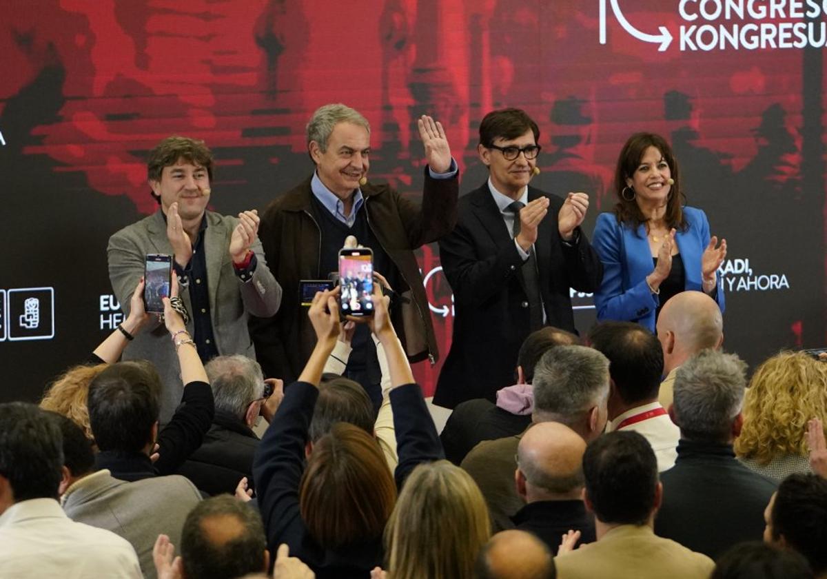 Eneko Andueza, Salvador Illa, José Luis Rodríguez Zapatero y Maider Etxebarria, en el 10º Congreso del PSE en San Sebastián.