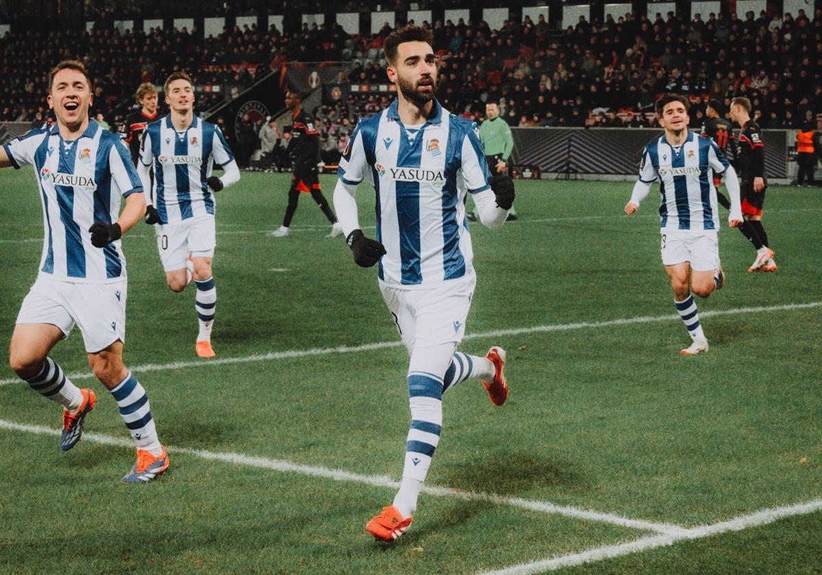 Brais celebra el primer gol.