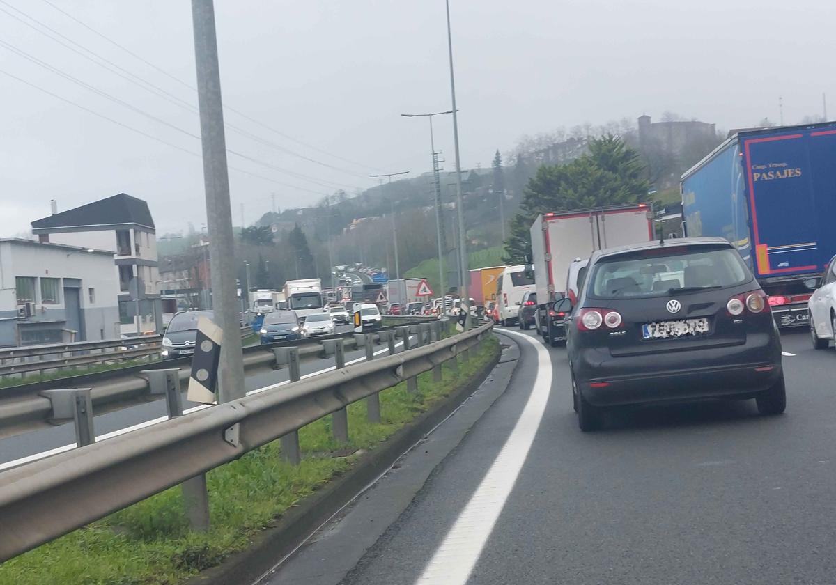 Accidente de la N-I a la altura de Villabona.