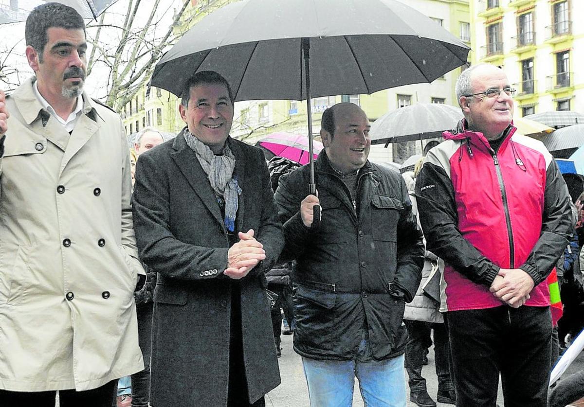 Eneko Goia, Arnaldo Otegi, Andoni Ortuzar y Joseba Egibar, en una manifestación de Gure Esku.