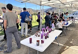 Gauzak nola egin behar ziren entzun, landaketari ekin eta hamaiketakoa egin zuen honen ostean.