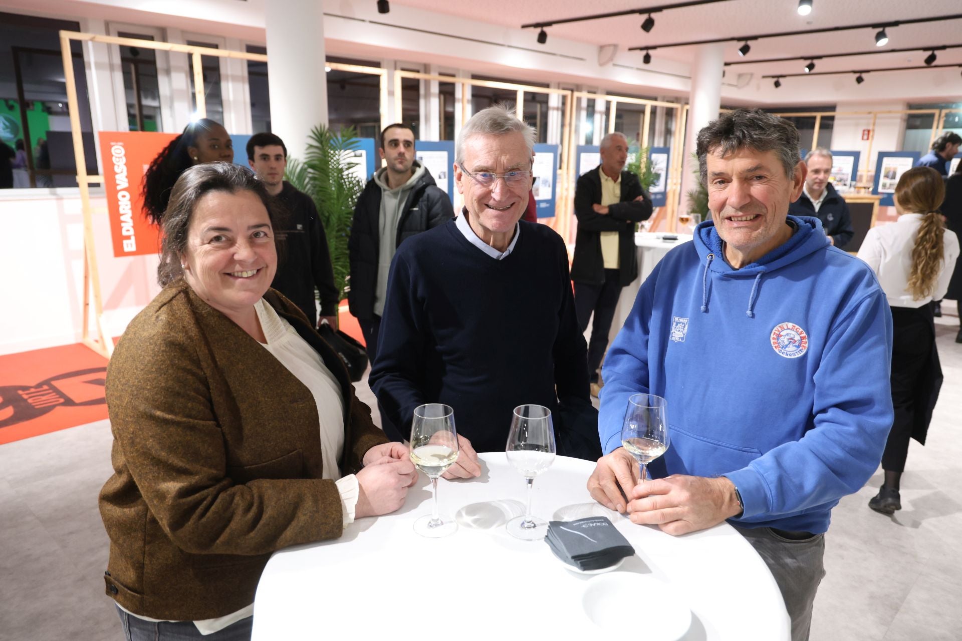 Itziar Eguren, Joserra Gómez y Luis Fernández, de Arraun Lagunak