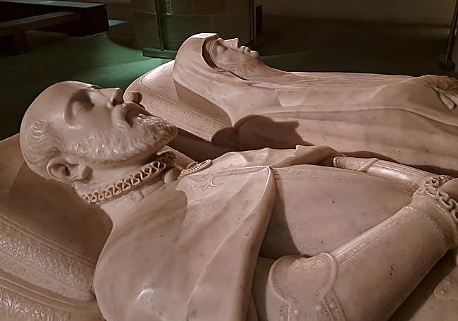 Detalle del monumento funerario