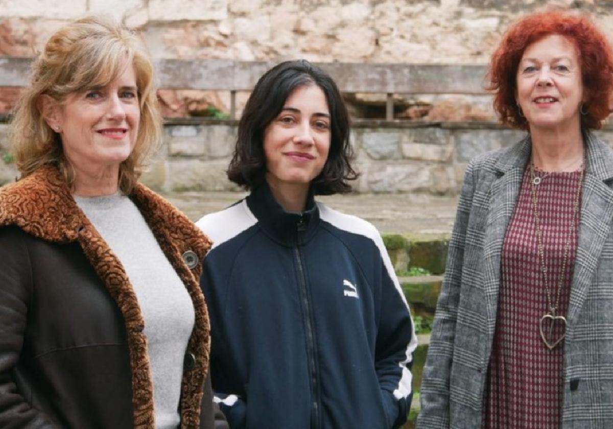 Marina Bidasoro kultur zinegotzia, Alba Lozano zinemagilea eta Miriam Romatet kultur teknikaria.