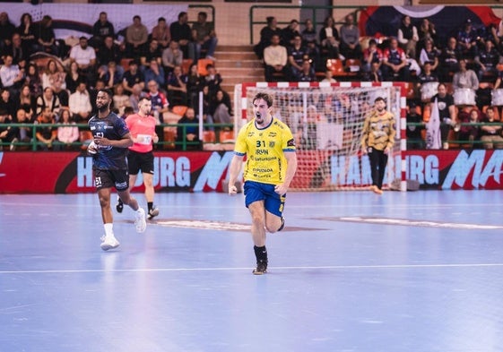 Gorka Nieto celebra uno de esus tres goles del martes.