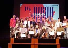 El presidente de la Mancomunidad, Jon Luqui, recogió el diploma de reconocimiento otorgado a Urola Garaia en la gala celebrada en Durango.