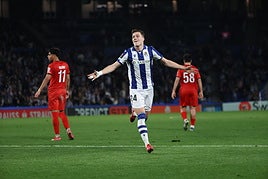 Sucic celebra uno de sus dos goles.