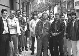 Comitiva de apoyo al insumiso urretxuarra Julen Garralda en su juicio.