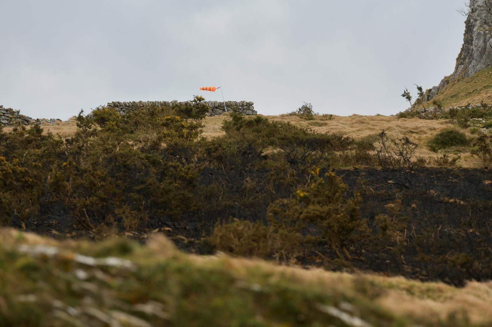 El monte Hernio, a vista de dron tras el incendio