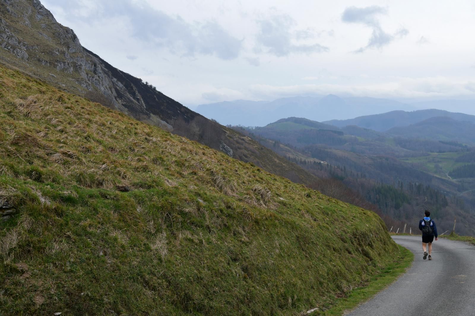 El monte Hernio, a vista de dron tras el incendio