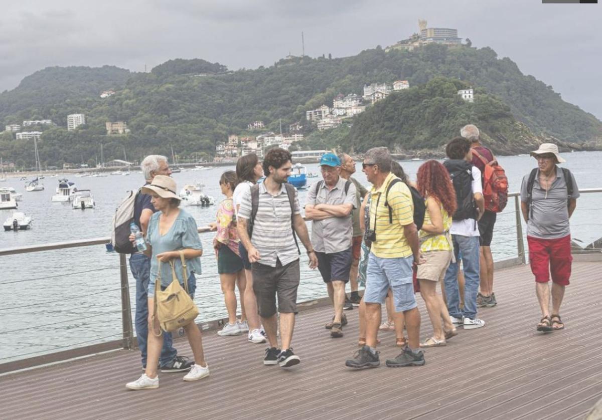 Un grupo de turistas, el pasado verano en San Sebastián.