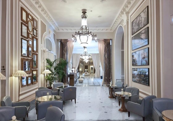 Fotomontaje de la galería del hotel María Cristina, con nuevos suelos de mármol y cortinas.