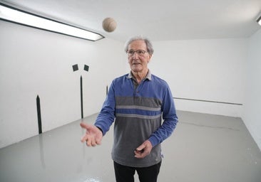 Un «tesoro» en forma de frontón escondido en un garaje de Oiartzun