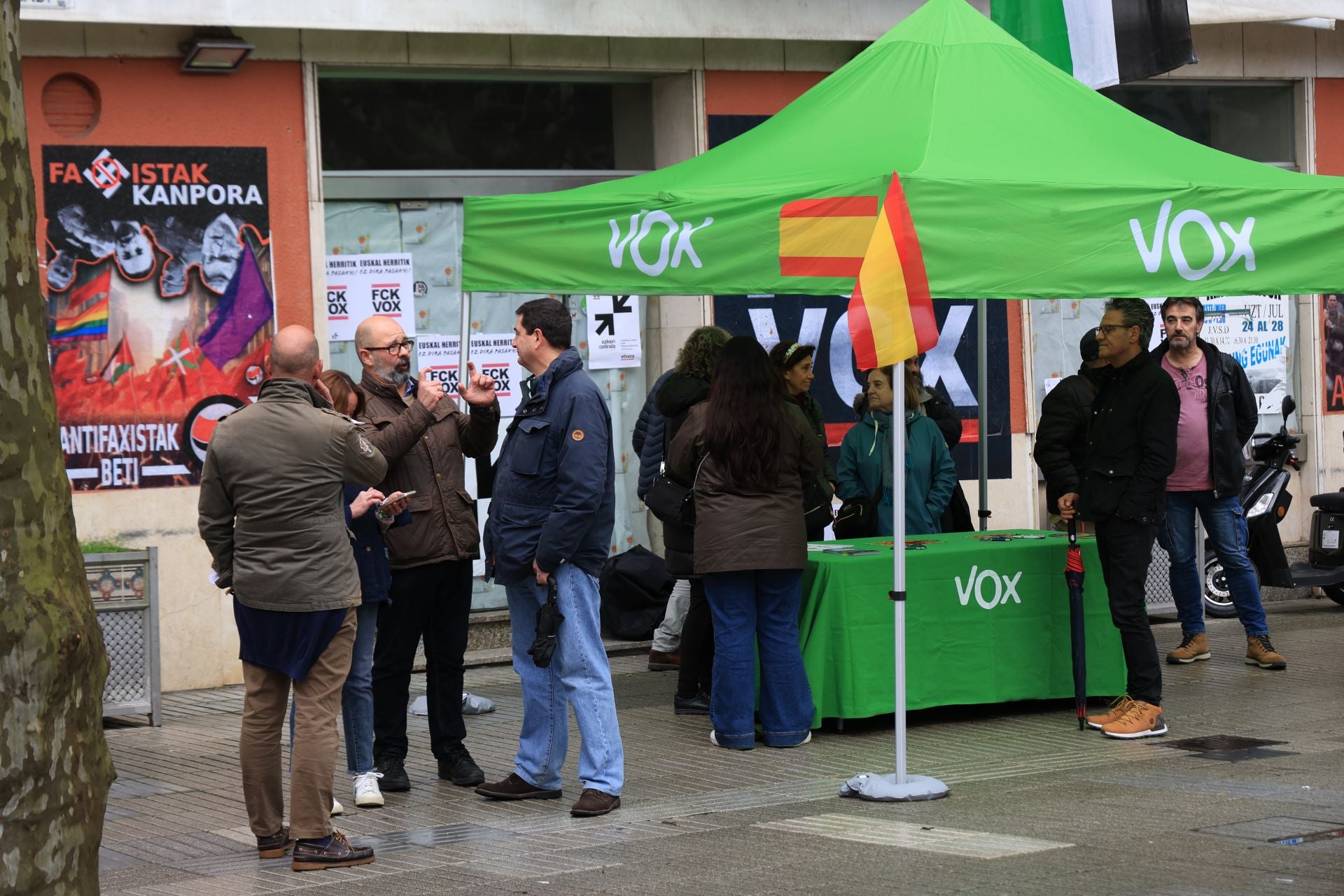 Vox instala una carpa «informativa» en el centro de Errenteria