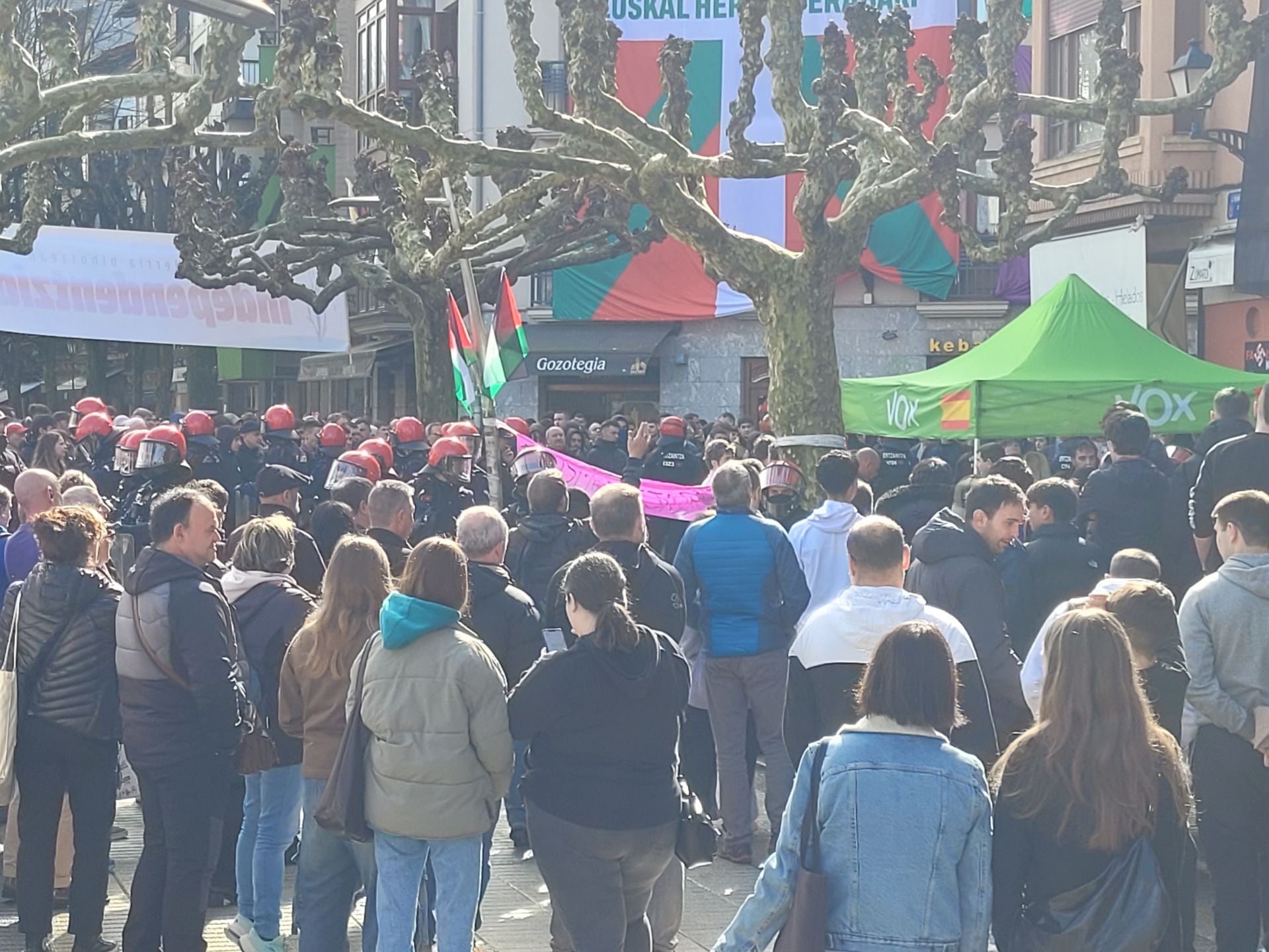 Vox instala una carpa «informativa» en el centro de Errenteria