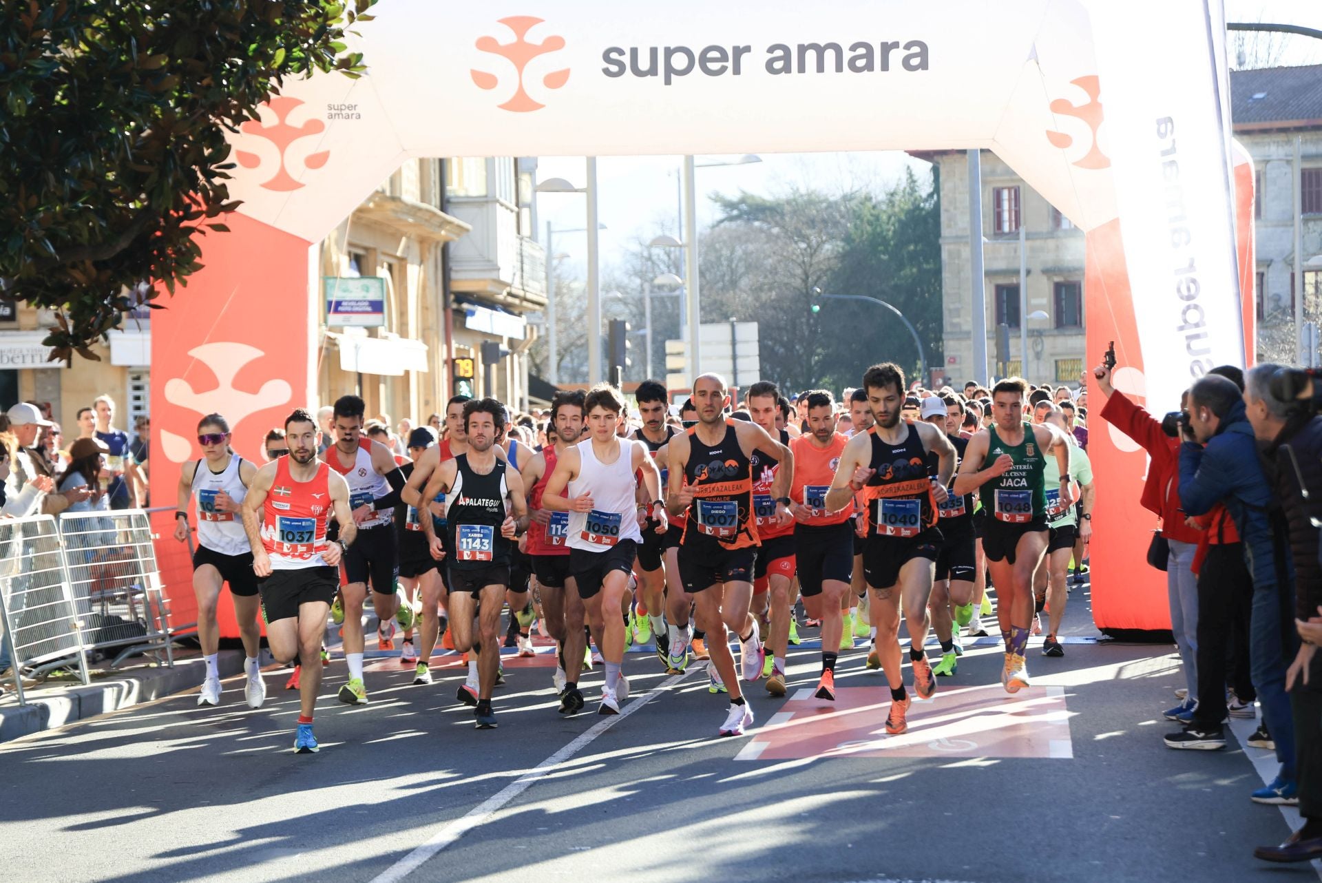 Cerca de 1.500 corredores han participado en la Media Maratón y 10K del Bidasoa
