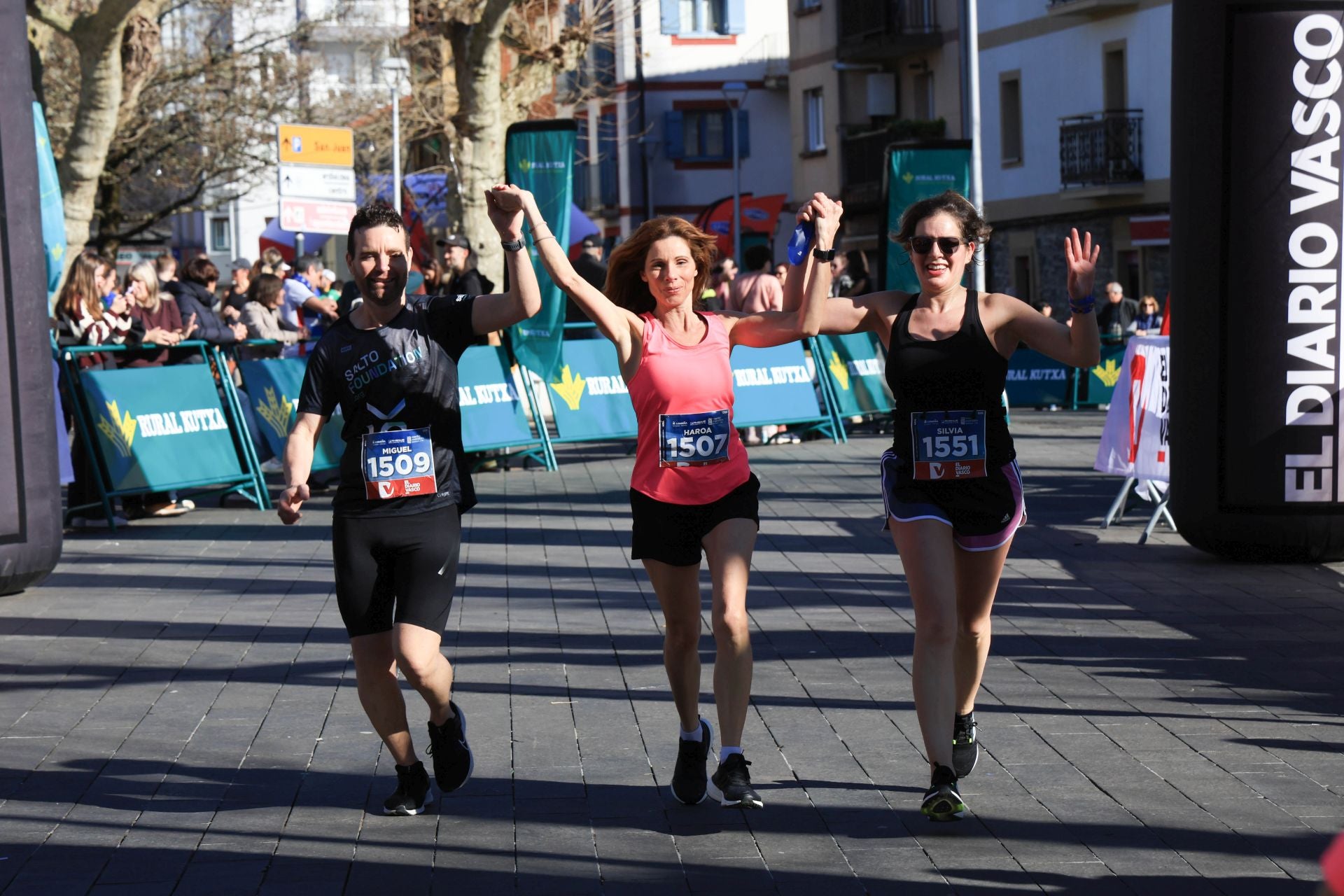 Cerca de 1.500 corredores han participado en la Media Maratón y 10K del Bidasoa