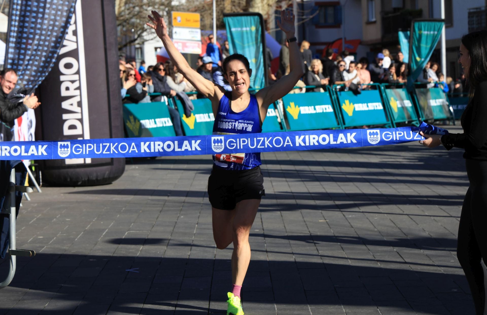 Cerca de 1.500 corredores han participado en la Media Maratón y 10K del Bidasoa