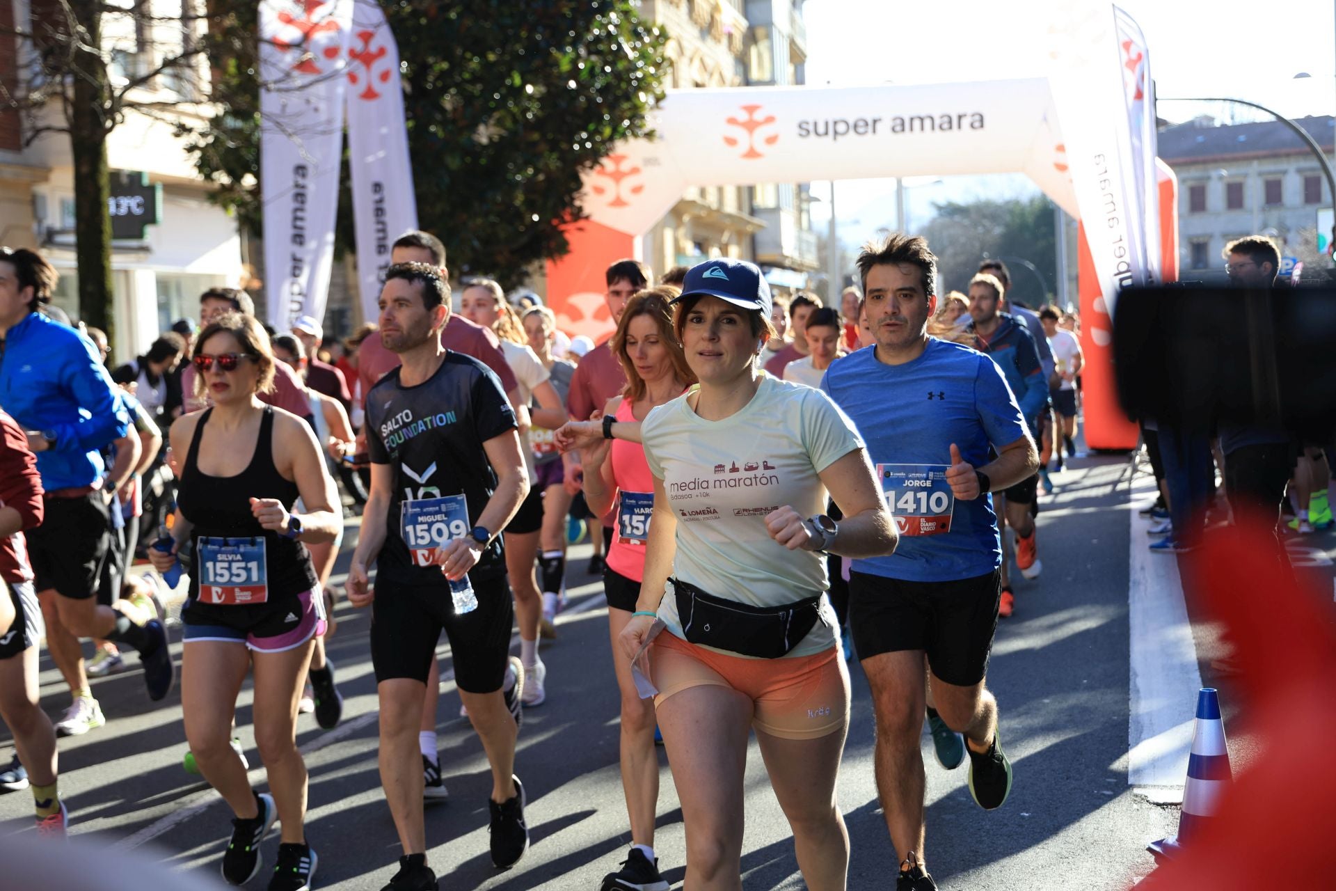 Cerca de 1.500 corredores han participado en la Media Maratón y 10K del Bidasoa