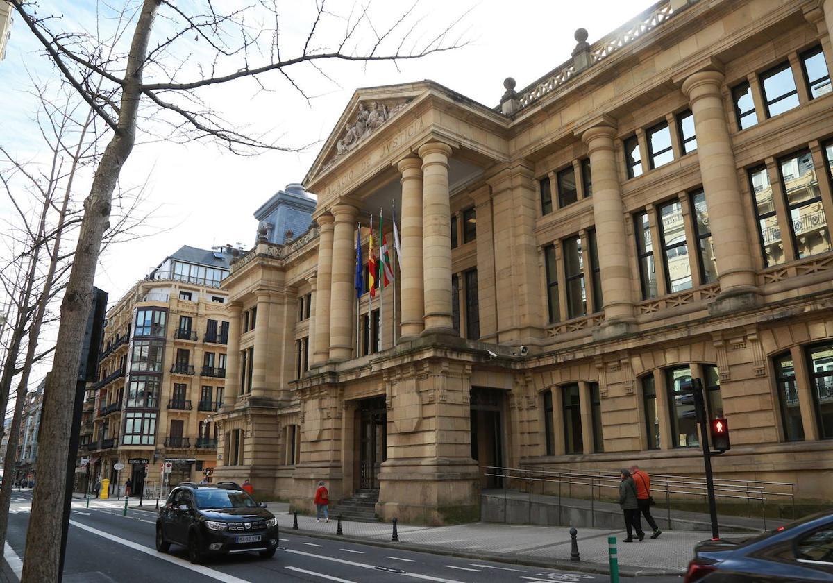 Piden tres años de cárcel para un varón acusado en Donostia de abuso a la nieta de 5 años de su pareja