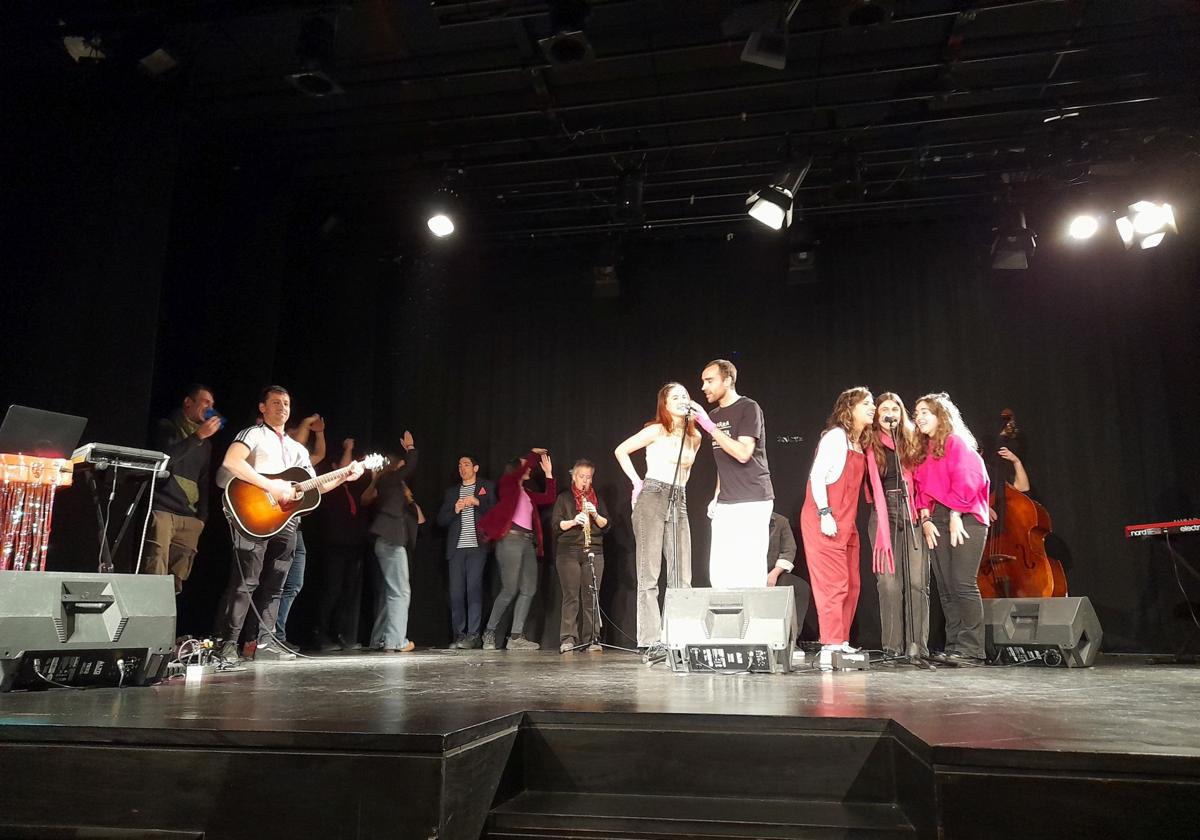 «Nerabe, gazte eta kultur zaleen elkarlanerako» aterpea