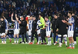Los jugadores de la Real celebran su pase a Osasuna