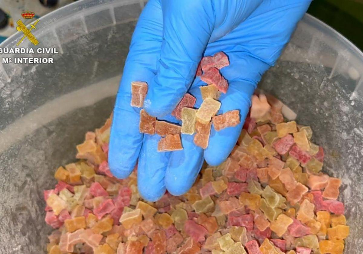 Gominolas fabricadas con marihuana incautadas por la Guardia Civil en una operación en 2023.