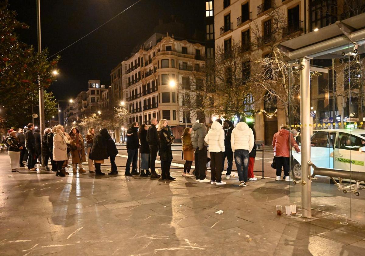 Colas en la parada de taxis del Boulevard la pasada Nochevieja