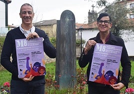 El alcalde, Jorge Segurado, y la concejala de Igualdad, Ainhoa Ostolaza, con el cartel anunciador del 8M.