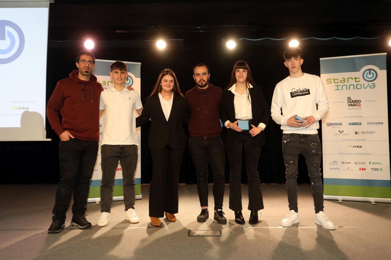 3º clasificado Categoría 16-17 años: Agerre de Urretxu-Zumarraga Ikastola (Urretxu). Maialen Sasieta; Markel Zabaleta; Naia Beguiristain; Xabi Antia. Alain Beltza (profesor). Jokin Matxinandiarena (Irizar). 