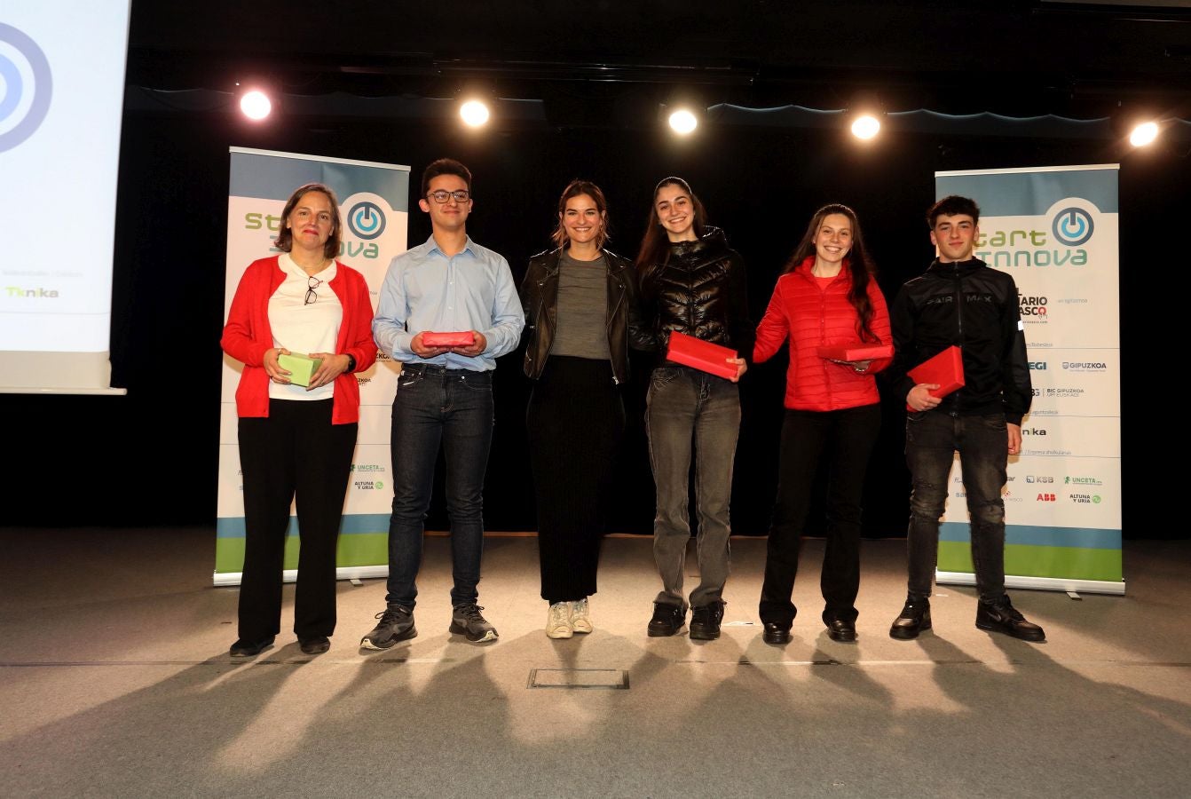 : 1º clasificado Categoría 16-17 años: Emergicasc de La Salle Berrozpe (Andoain). Ainhoa Galán, Alejandro Conde, Ixolde Erdocio, Oinatz Goenaga; Maider Lizarralde (profesora) y Marta Garín (Altuna y Uría).