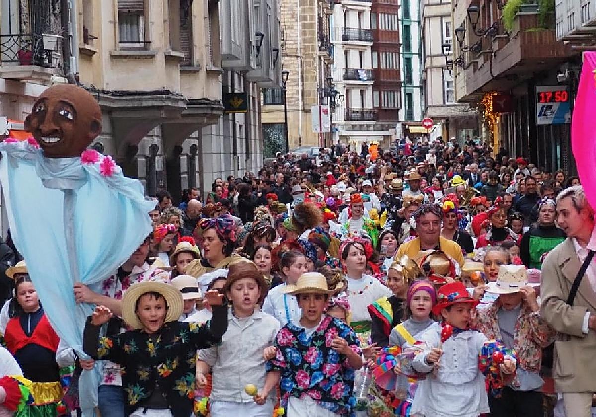 Herriko eskoletako eta Musika eta Dantza Eskolaren kalejirak izango dira bihar arratsaldean, inauterien hasieran.