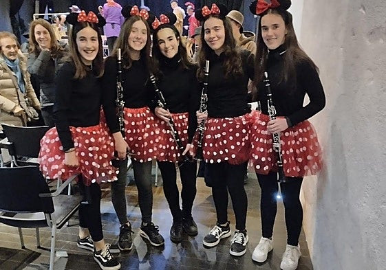 Grupo de jóvenes clarinetistas en el concierto de carnaval ofrecido el año pasado.