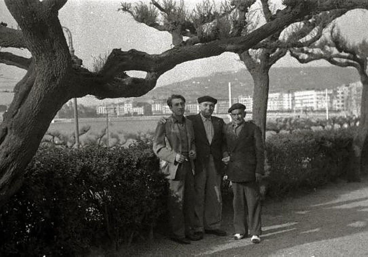 Esperando las obras de la carretera de Miraconcha.