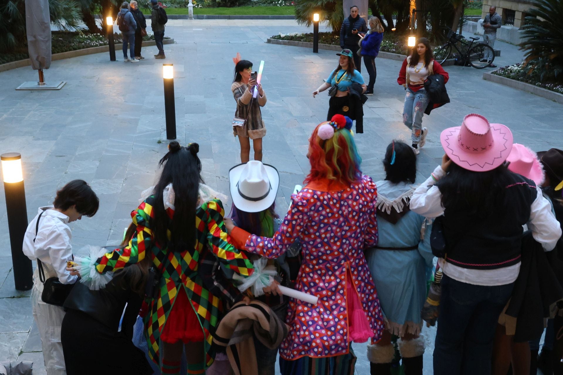 Ongi etorri, Dios Momo