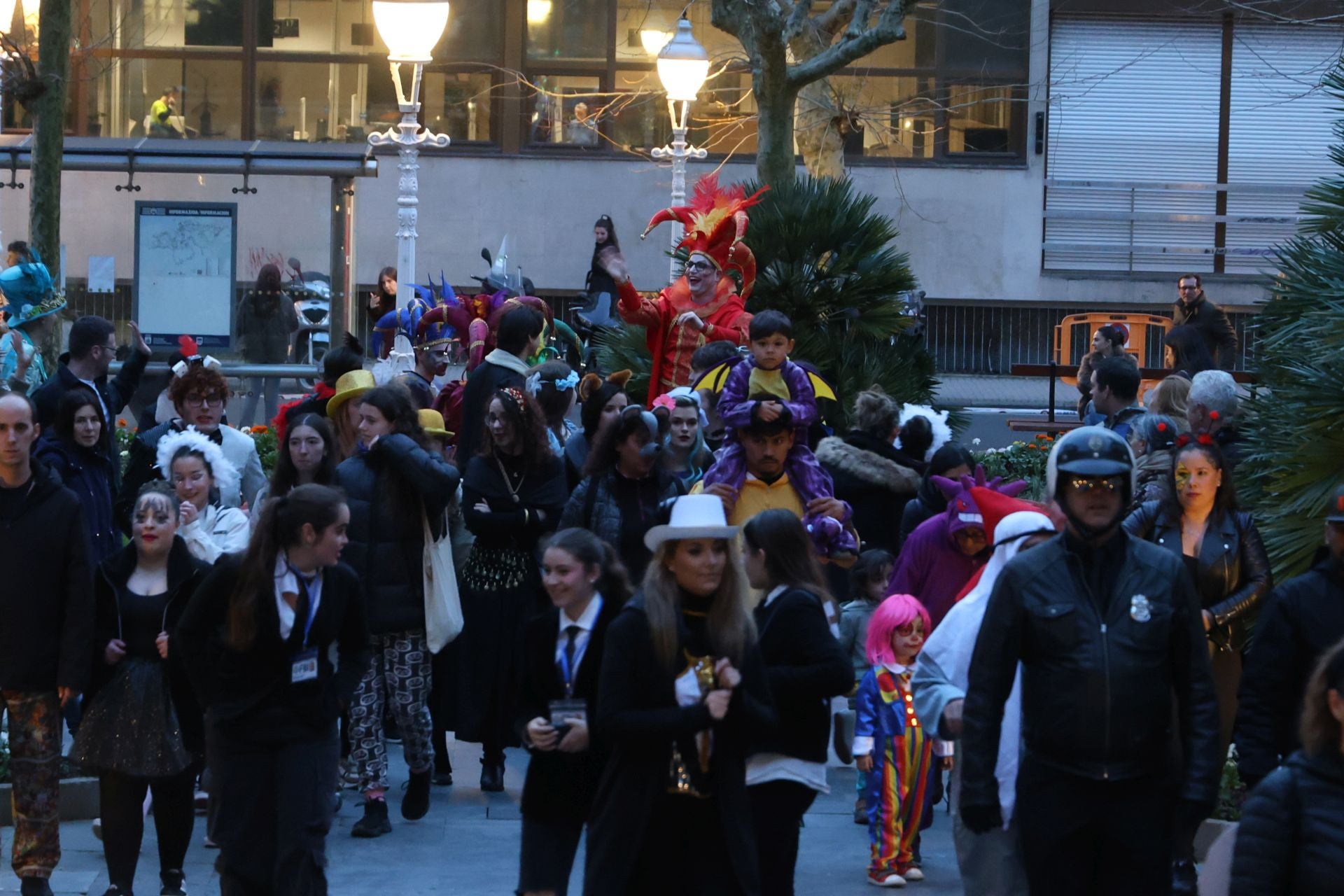 Ongi etorri, Dios Momo