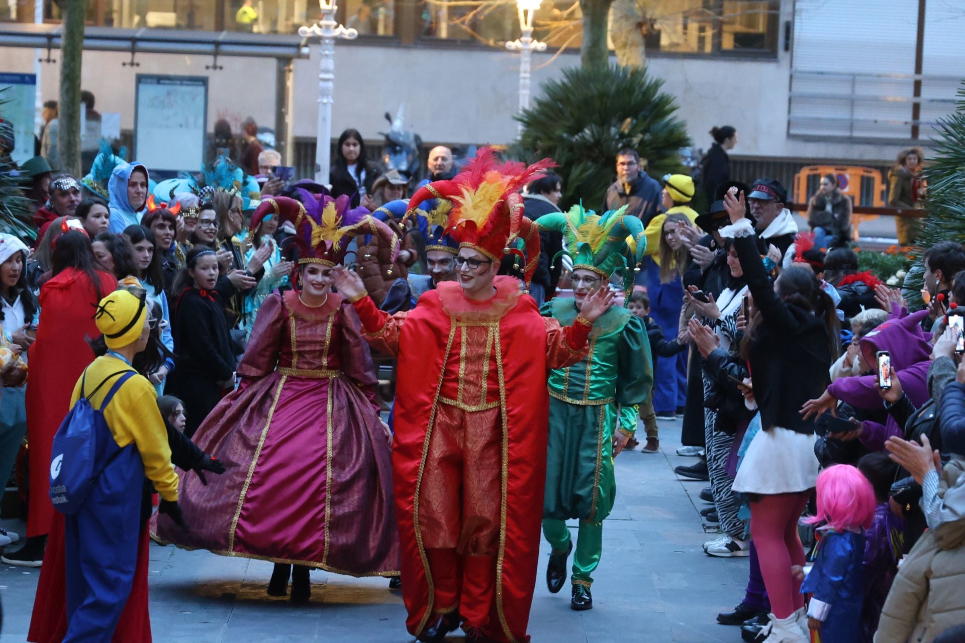 Ongi etorri, Dios Momo