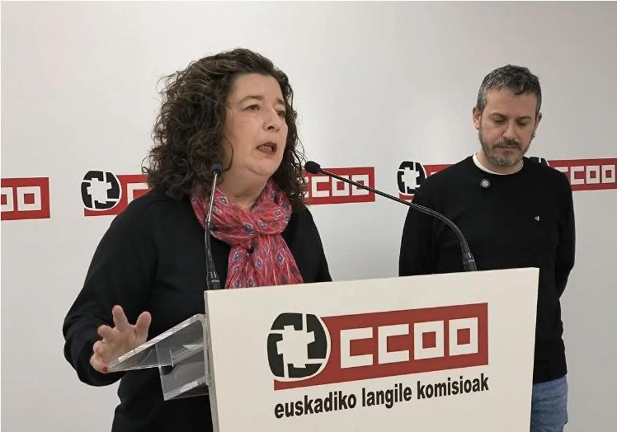 Loli García, junto a su sustituto, Santi Martínez.