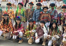 Olaitturri vivió su gran día en una jornada que arrancó a las 15.00 horas y que llevó la fiesta a los rincones más emblemáticos del pueblo.