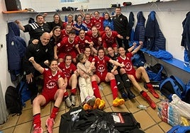 Las mujeres del OKE, felices tras adjudicarse la victoria.