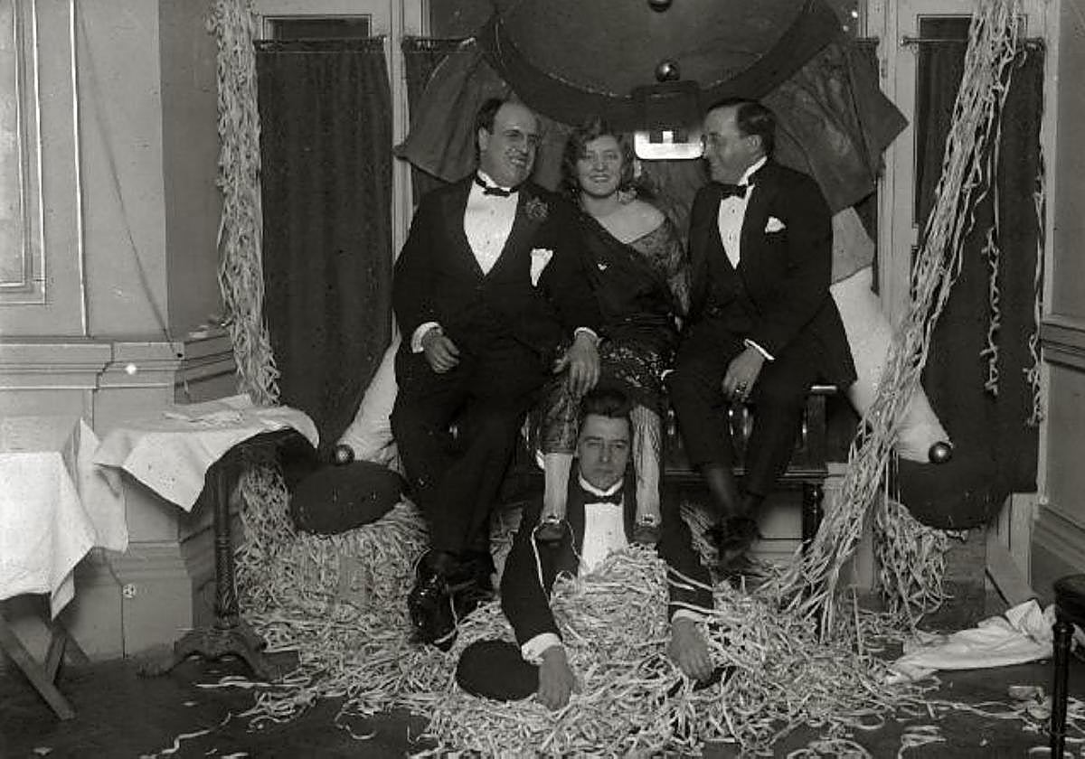 Serpentinas en el Domingo de Piñata del Gran Kursaal, en el año 1923.