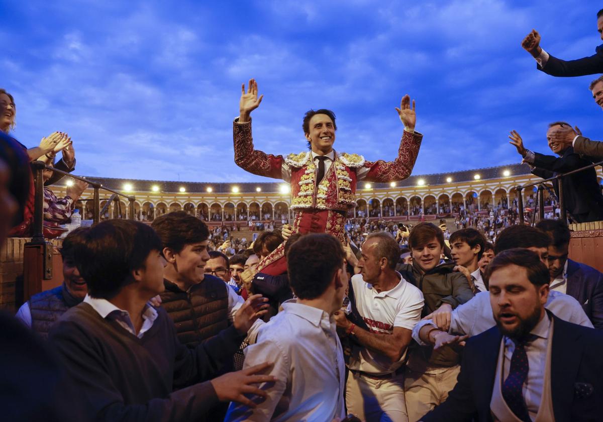 Sevilla diseña los mejores carteles para la Semana Santa y la feria de abril