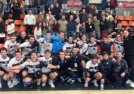 Así de contentos posaron en Burgos tras la gran victoria de la pasada jornada y quieren repetir.