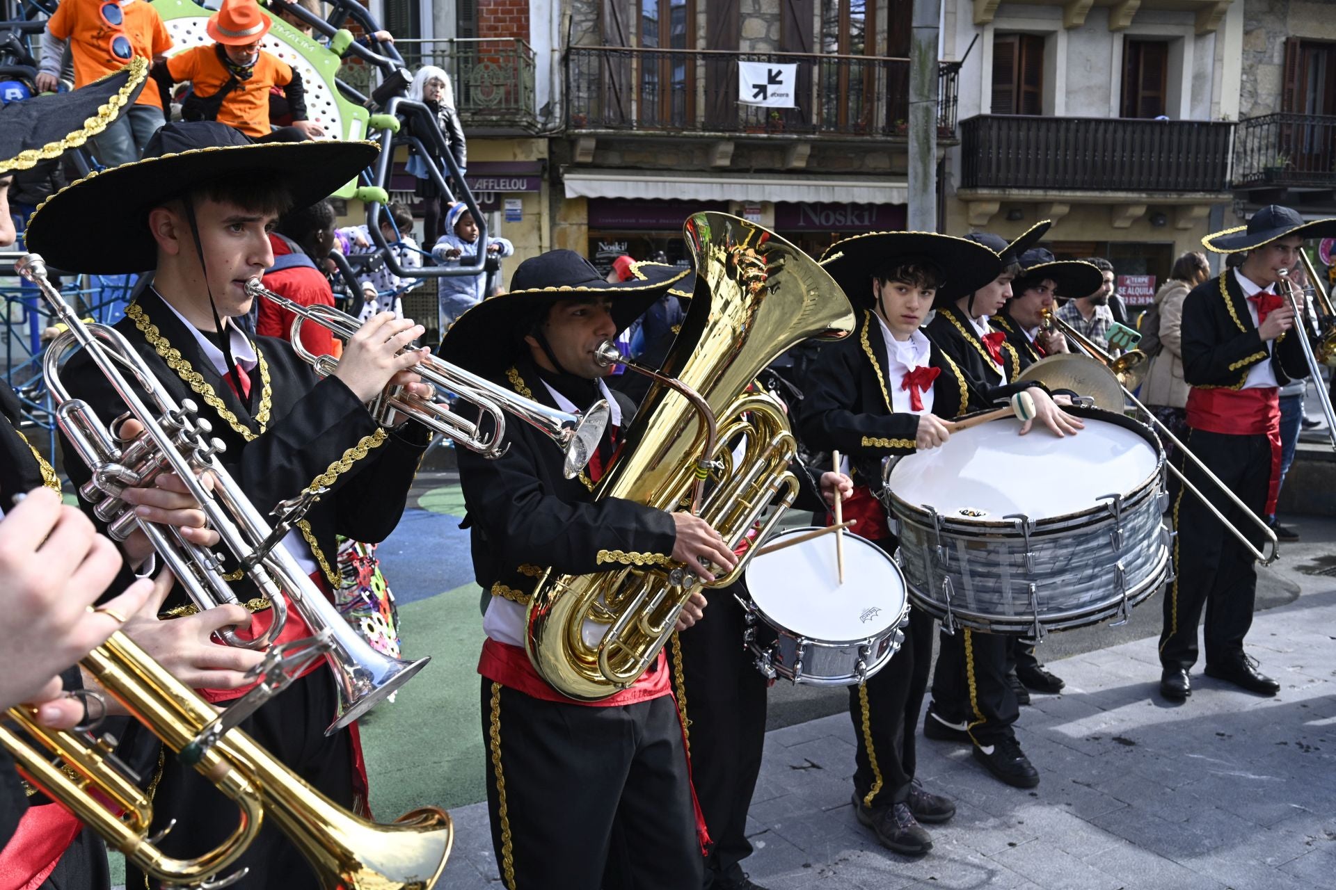 Música y diversión en los Carnavales de Errenteria