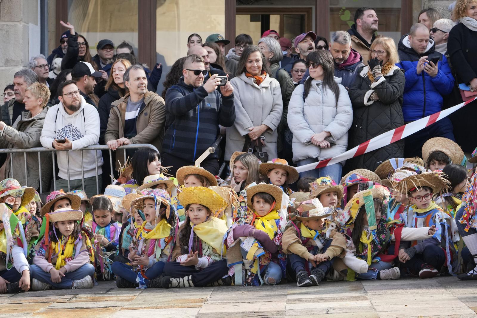 Los txikis de Lezo disfrutan al sol de los Carnavales