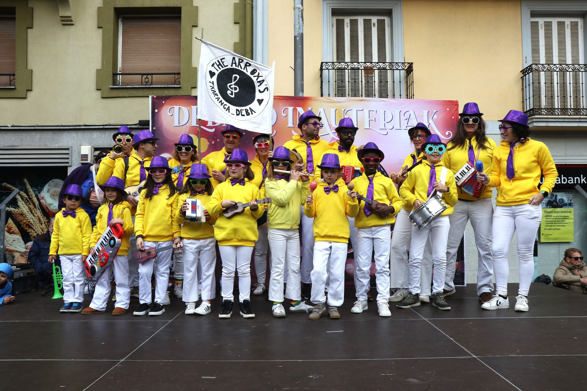 Debabarrena celebra los carnavales en cuadrilla