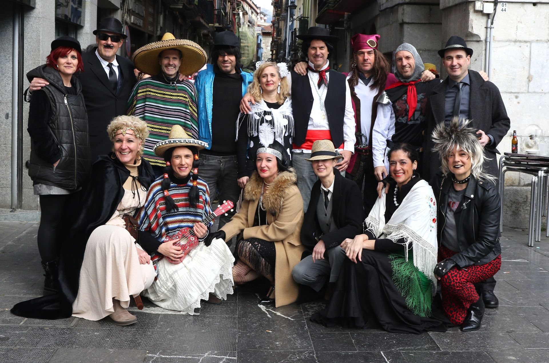 Debabarrena celebra los carnavales en cuadrilla