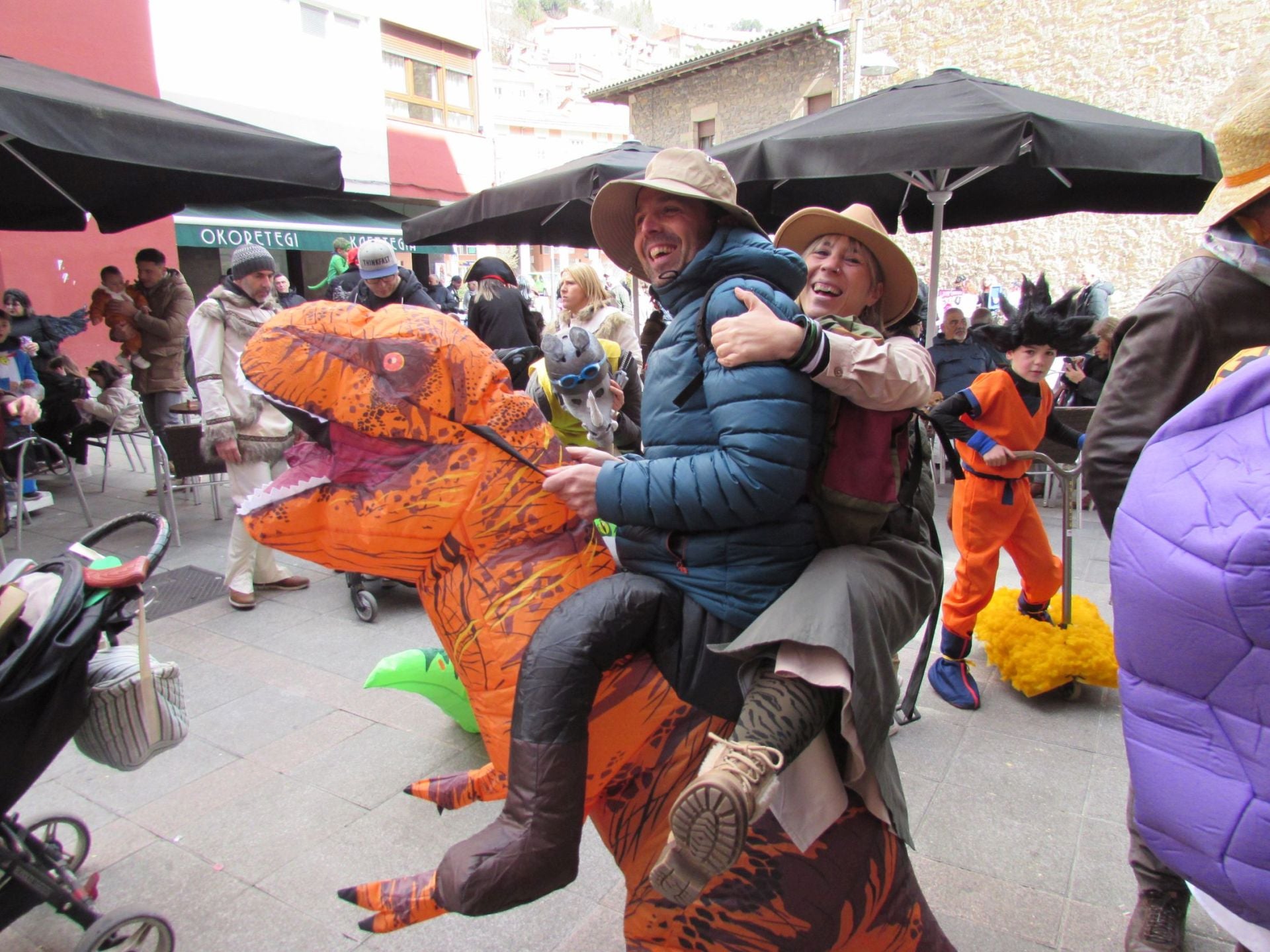 Gran ambiente en el desfile del carnaval de Arrasate