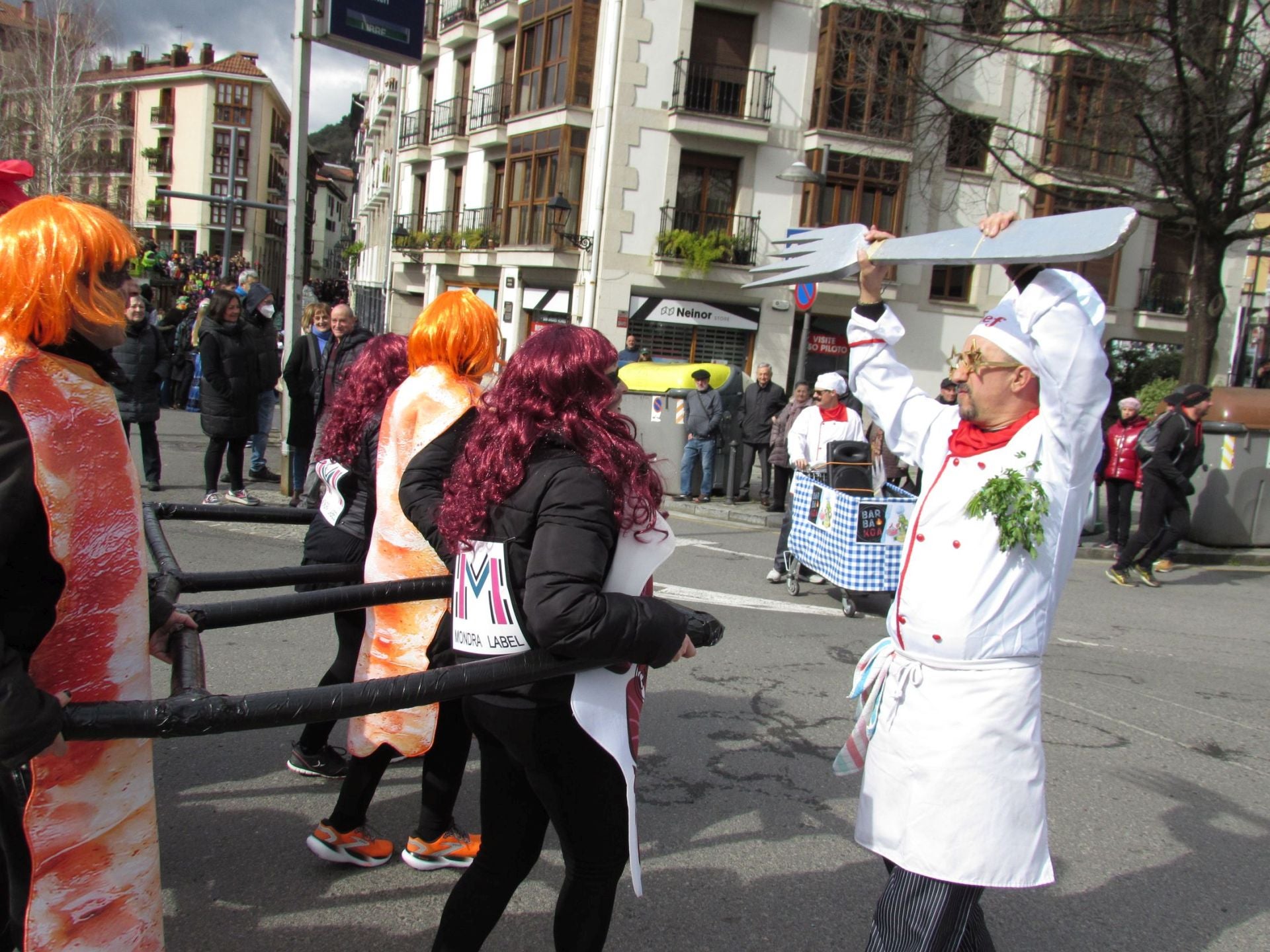 Gran ambiente en el desfile del carnaval de Arrasate